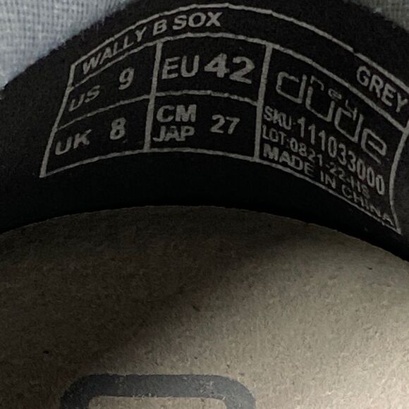 Size 9 - Men’s Hey Dude Gray shoes - Picture 8 of 8